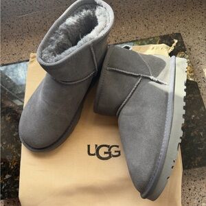 UGG Mini Boots Gray